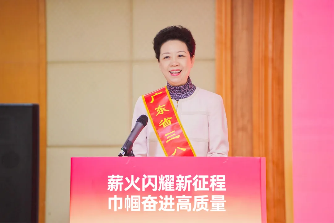 中国妇女报 | 彩霸王官网李倩仪专访：以供应链为笔，绘行业新篇章